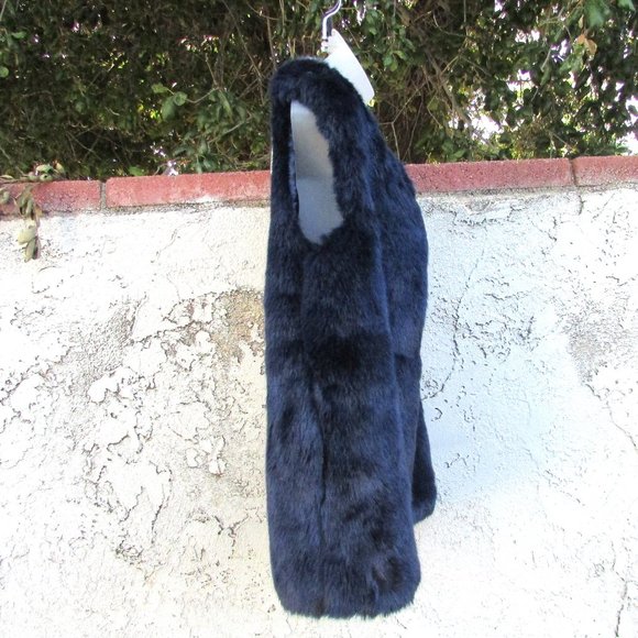 Cara New York navy faux fur open front vest O/S - Picture 5 of 7